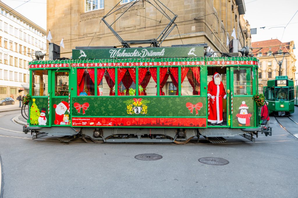 Das Weihnachts-Drämmli fährt wieder durch Basel