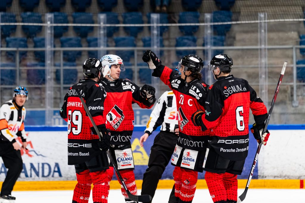 EHC bleibt dank Heimsieg an den GCK Lions dran