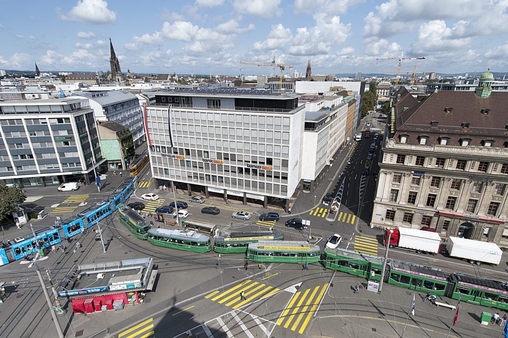 Die SP Birsfelden will die Bushaltestelle vor der Migros-Bank am Aeschenplatz erhalten