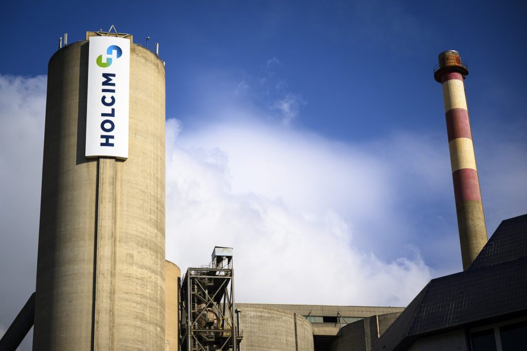 Zuger Gericht lässt Klimaklage von Fischern gegen Holcim zu