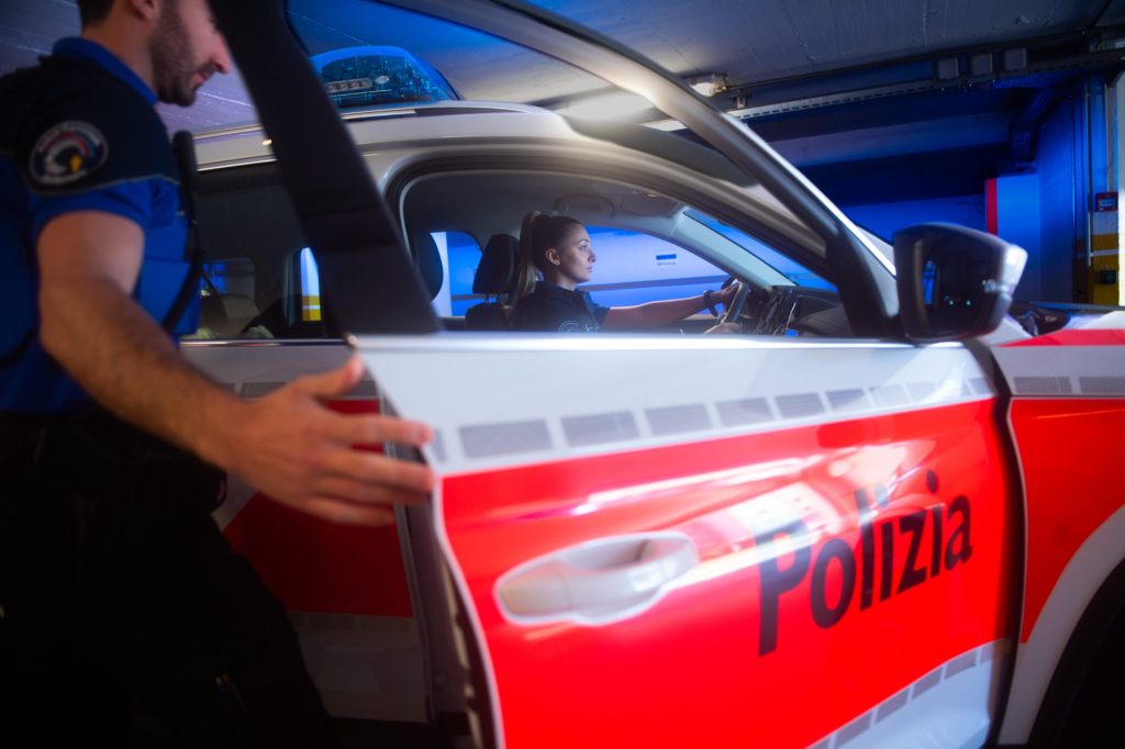 Mann fesselt Tankstellenmitarbeiterin bei Raubüberfall in Locarno mit Klebeband