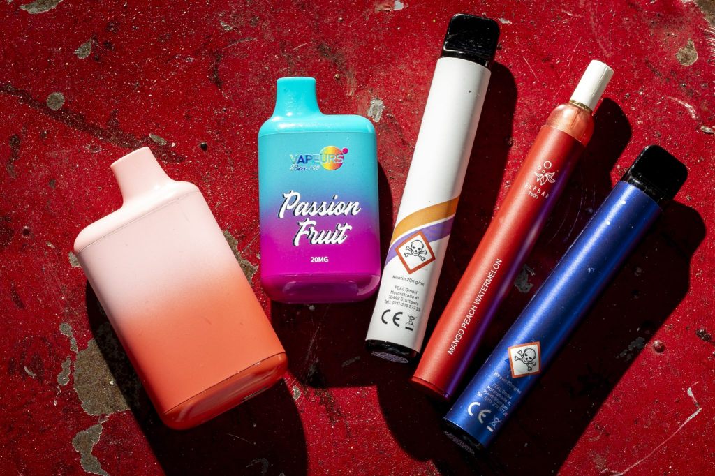 Die meisten Einweg-E-Zigis weisen gravierende Mängel auf