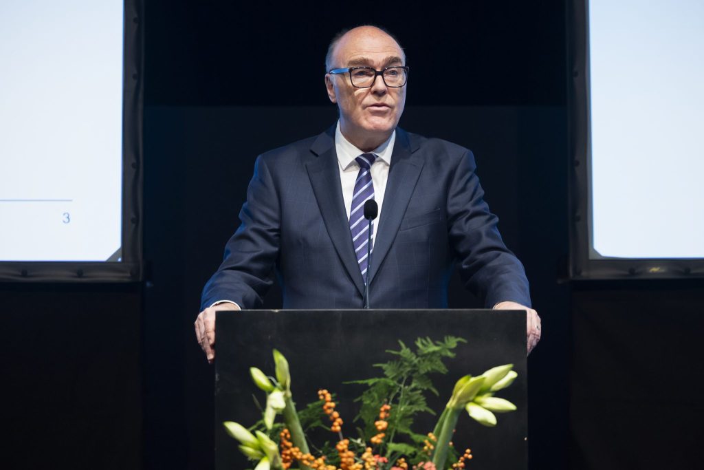 Martin Pfister besucht einen belgischen Militärflugplatz