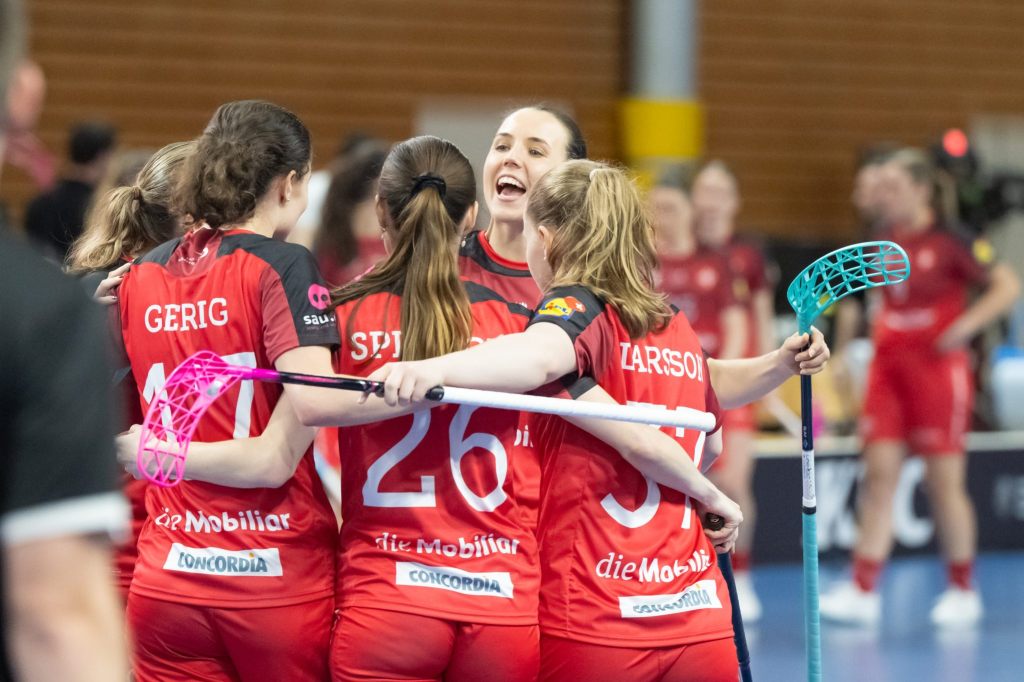 Schweizer Frauen schaffen den Pflichtsieg