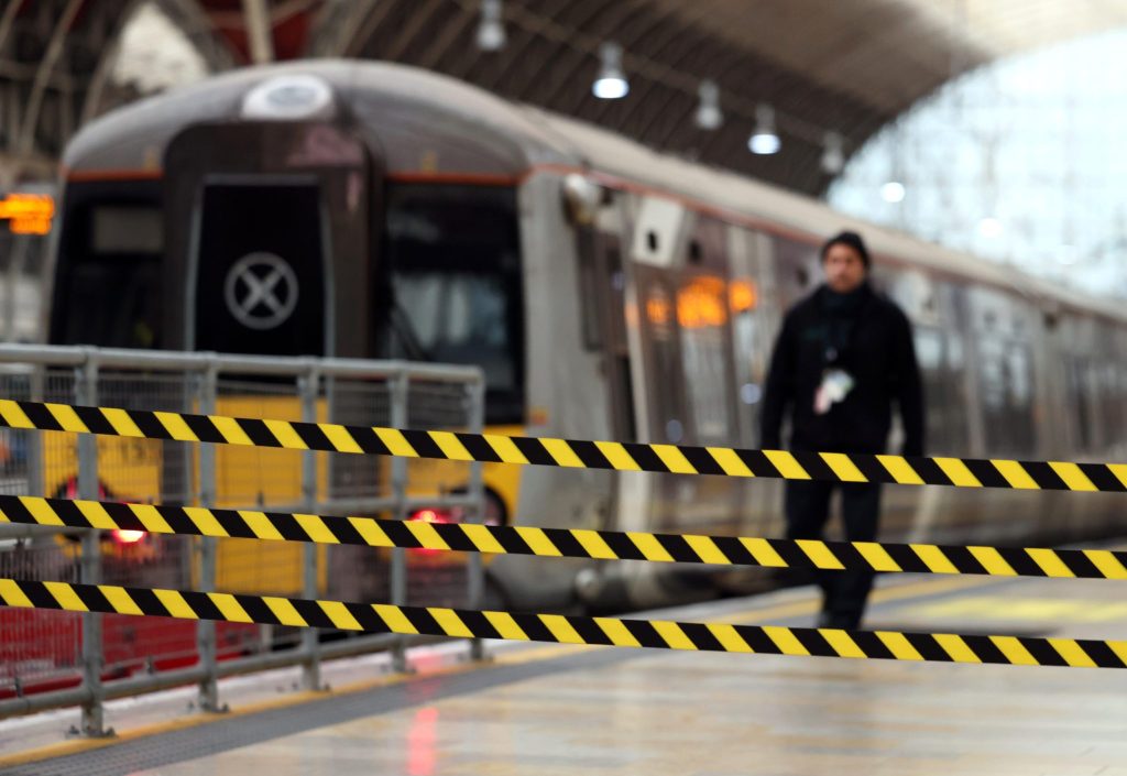 Kofferraub am Flughafen London-Heathrow fordert 21 Verletzte