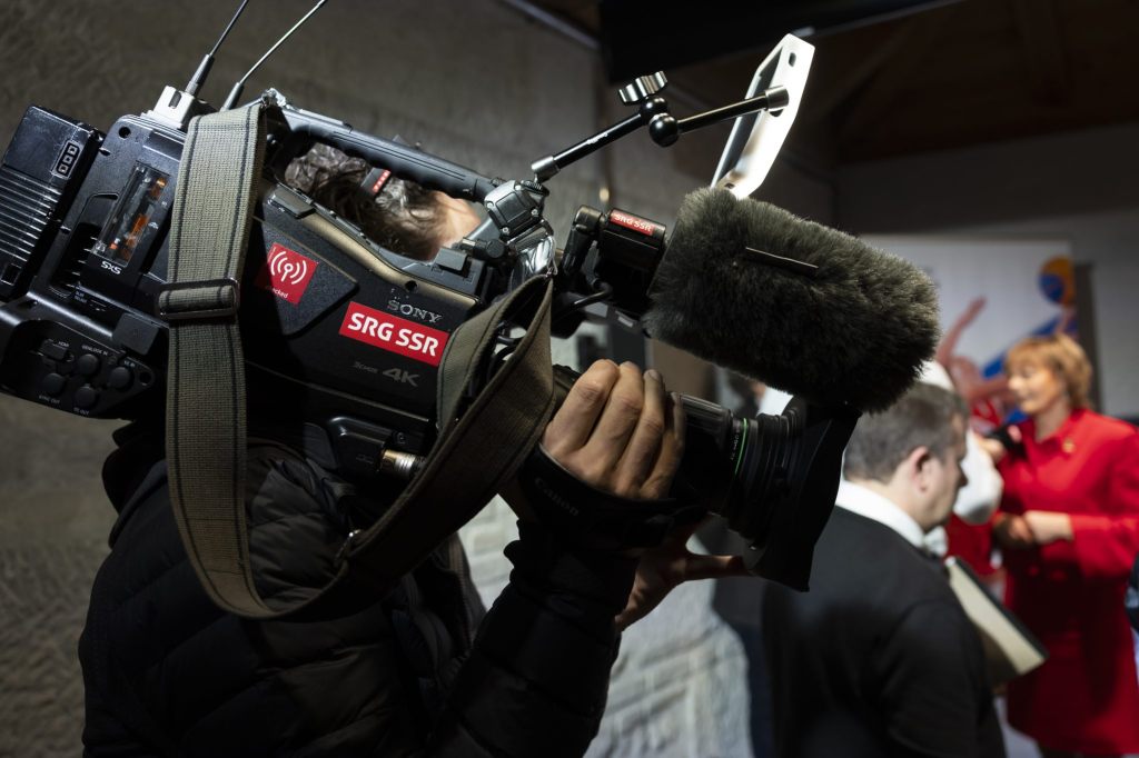 Kantone lehnen SRG-Halbierungsinitiative ab