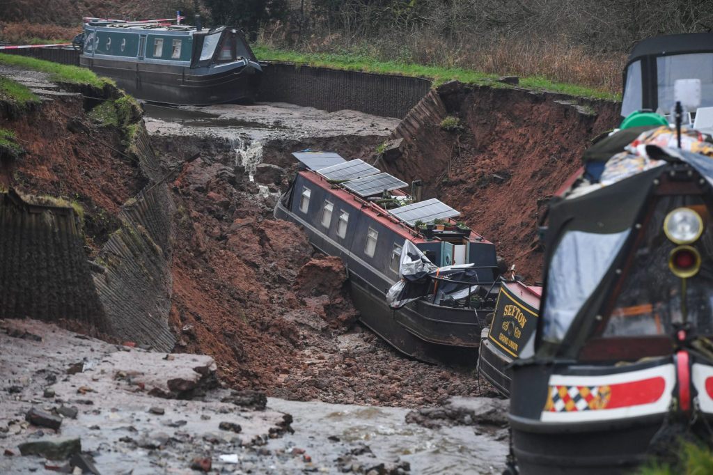 Unglück in England: drei Boote trockengelegt