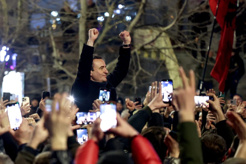 Regierungspartei gewinn Neuwahlen im Kosovo deutlich