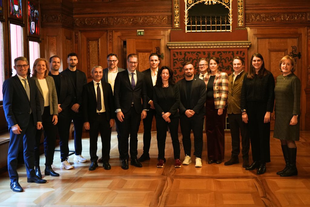 Regierungsrat empfängt Meister- und Cup-Helden