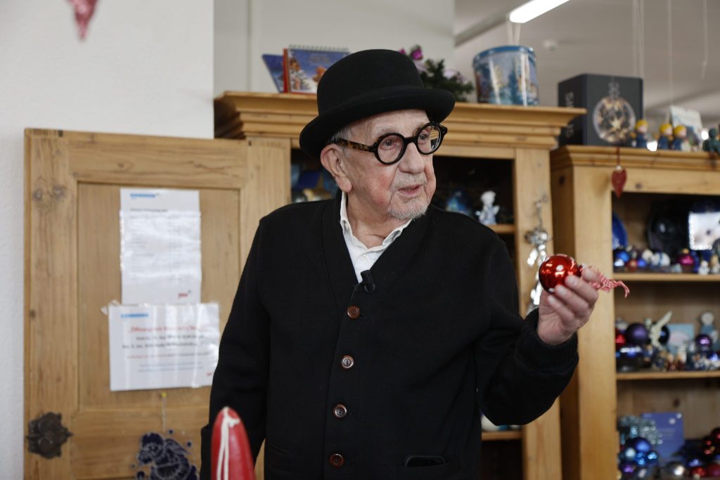 Johann Wanner sucht Weihnachts-Schätze in der Brocki