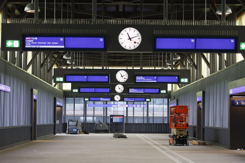 Ein Drohnenflug durch die neue «provisorische» Passerelle am Bahnhof SBB