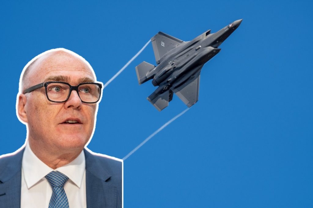 Bundesrat Pfister beobachtet Start eines F-35-Kampfjets in Belgien