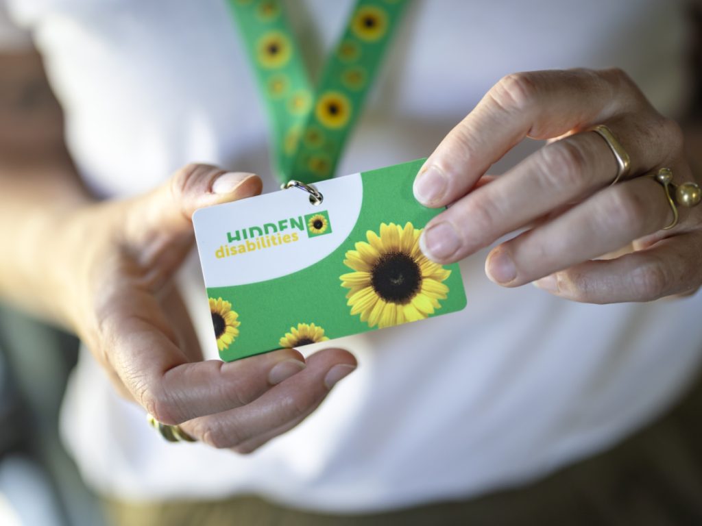 Die BVB führen ein Symbol für unsichtbare Behinderungen ein