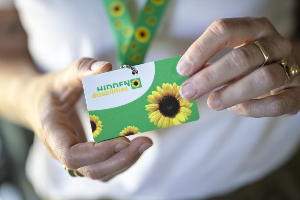 Die BVB führen ein Symbol für unsichtbare Behinderungen ein