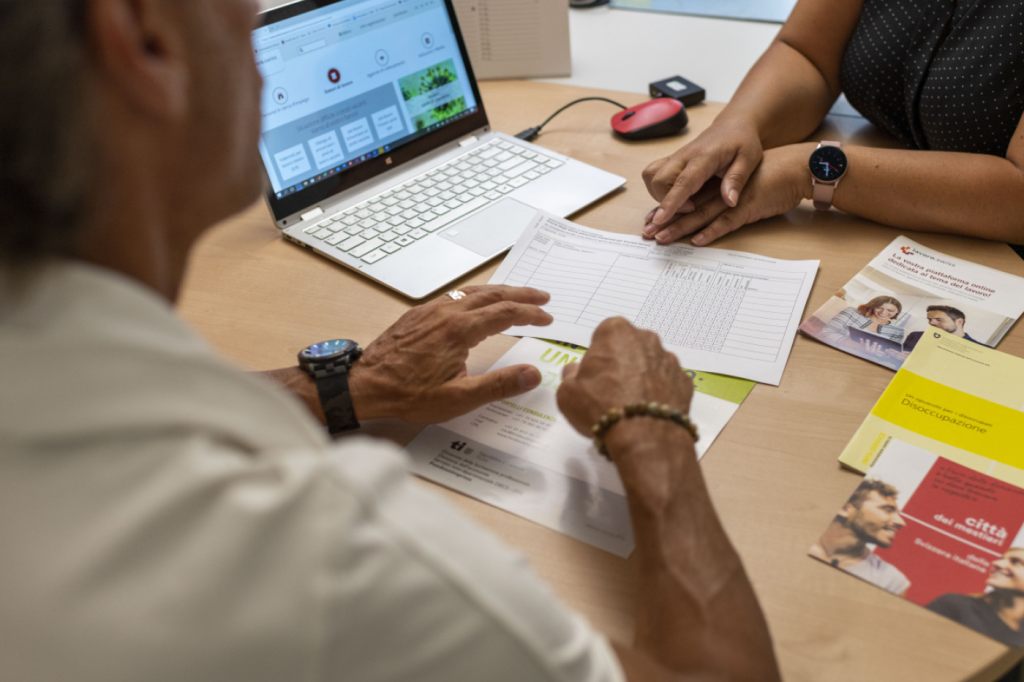 Zahl der Arbeitslosen erhöht sich im November in den beiden Basel