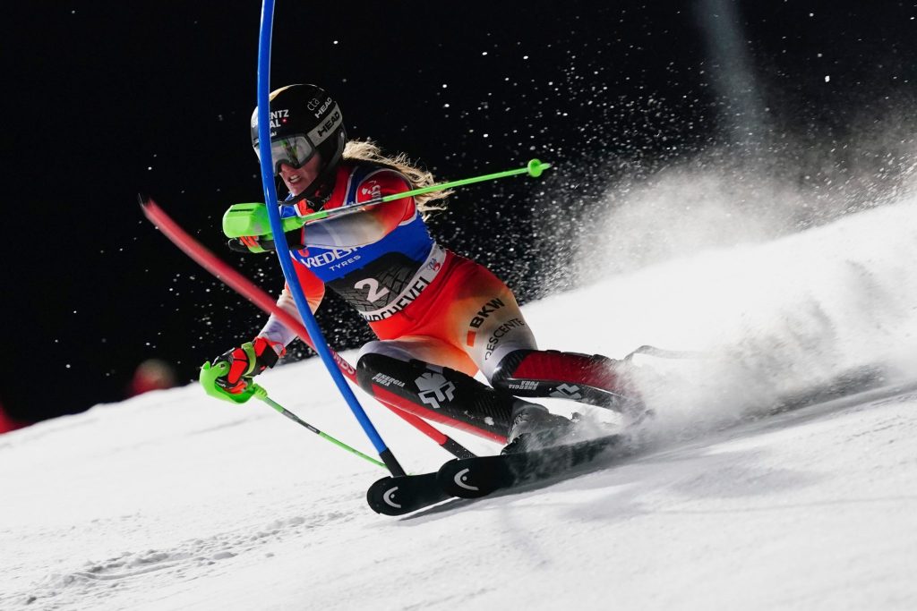Camille Rast nach dem 1. Lauf in Courchevel auf Podestkurs