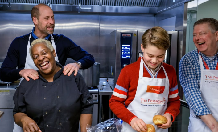 Prinz William kocht mit Sohn George in Obdachlosenheim