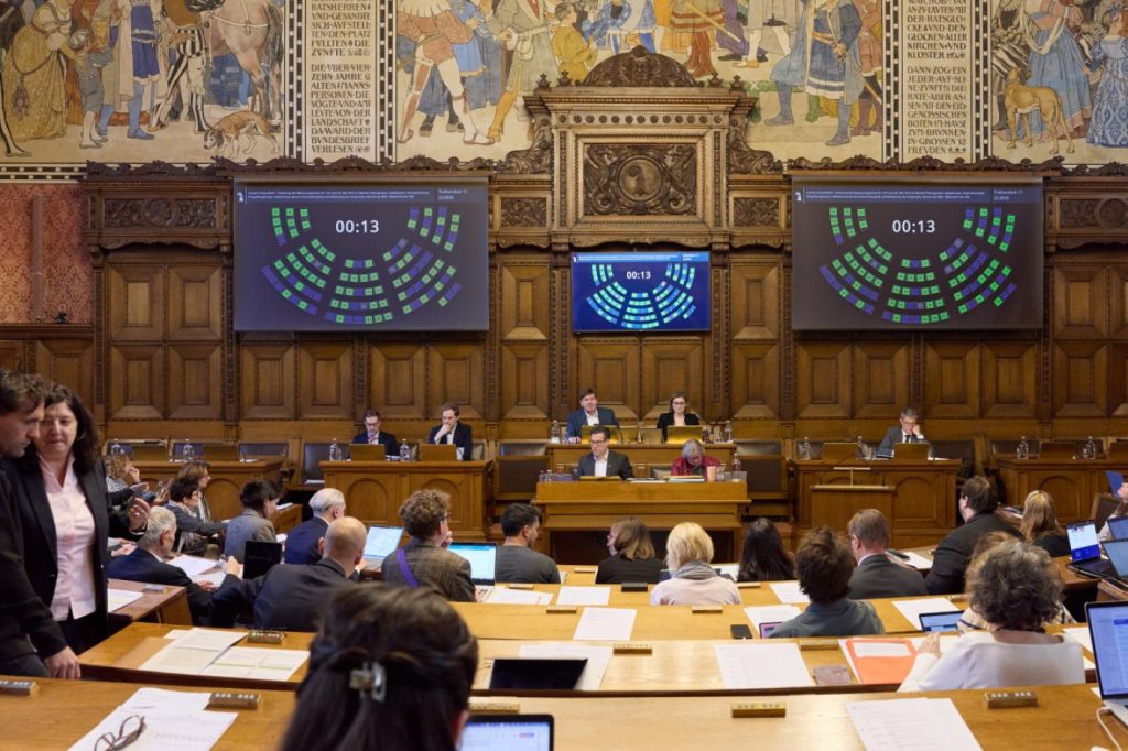 Die höchsten Baslerinnen und Basler kriegen mehr Geld