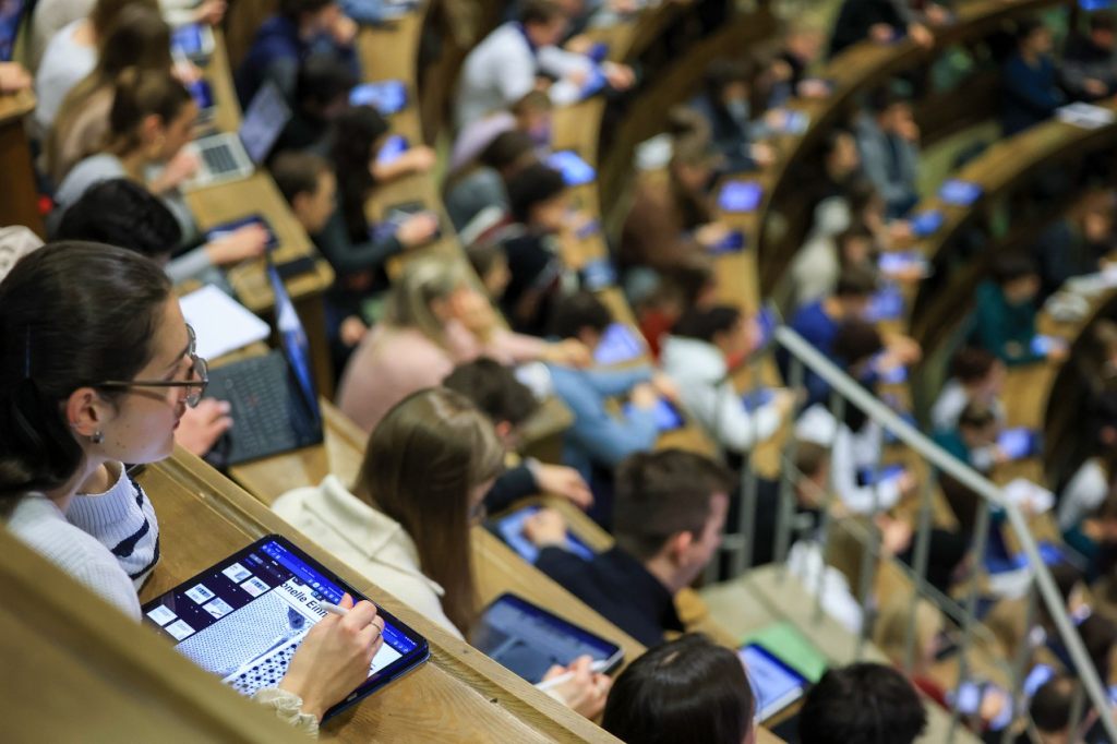 Neue Titel sollen Berufsbildung attraktiver machen