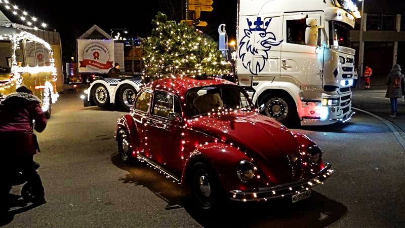 Tausende Besuchende an der Weihnachtsparade in Bubendorf