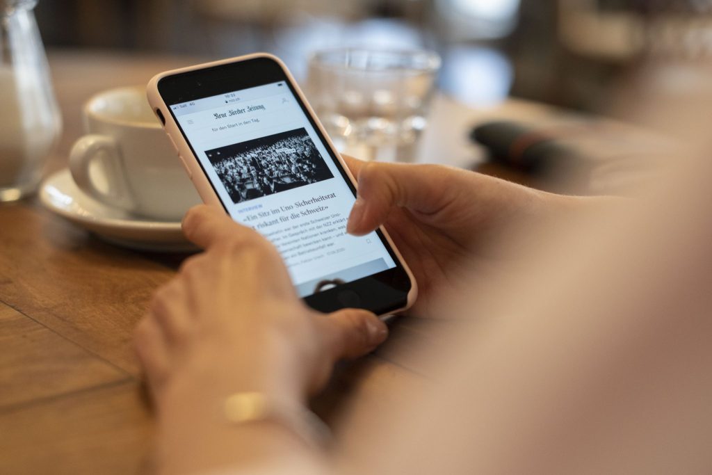 Neue Studie sieht wachsenden Druck auf Medienhäuser durch KI