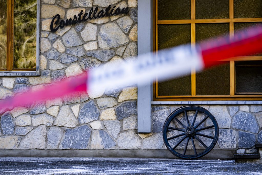Kerzen auf Champagner-Flaschen lösten wohl Brand in Crans-Montana aus