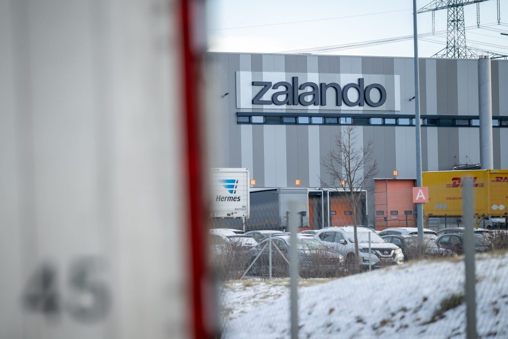 Zalando schliesst Logistikzentrum mit 2700 Mitarbeitenden