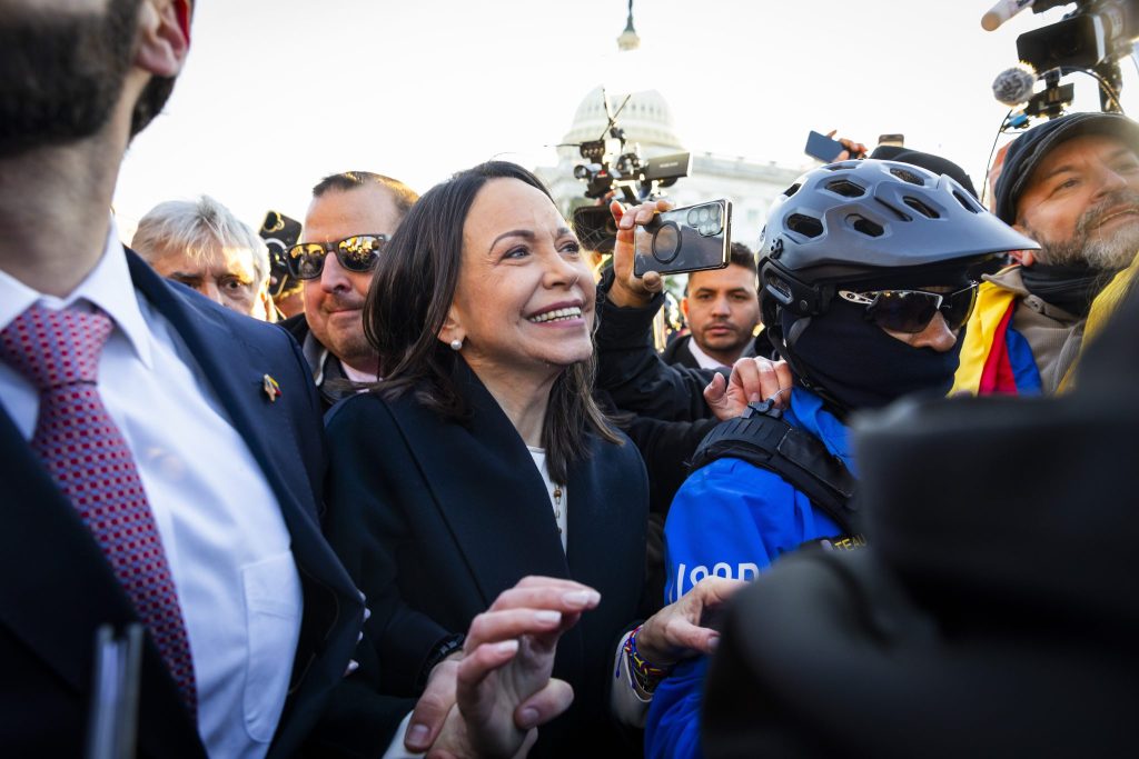 Machado überreicht Trump ihre Nobelpreis-Medaille