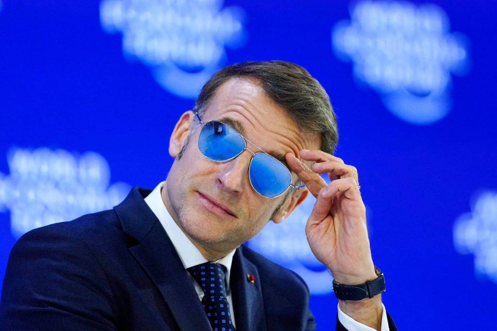 Macrons Auftritt am WEF löst Hype um Sonnenbrille aus