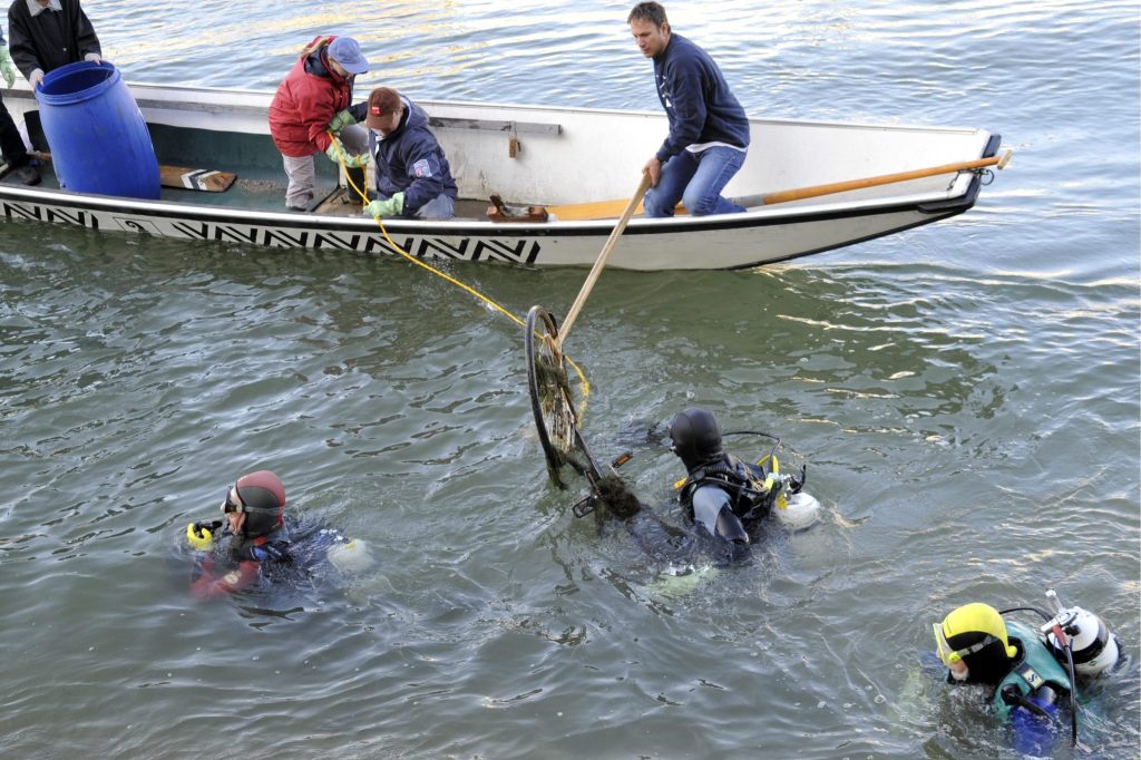 Im Rhein liegt über 250-mal mehr Abfall als angenommen