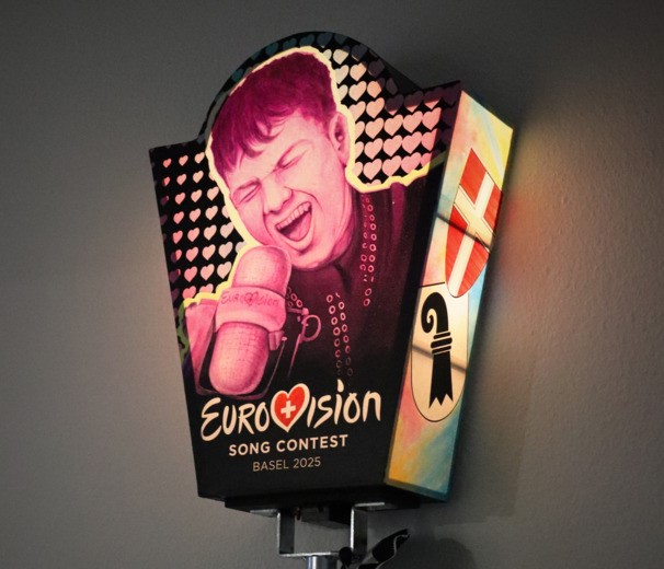 Mit JJ-Laterne und Fasnachtsmärschen: Basel übergibt den ESC an Wien