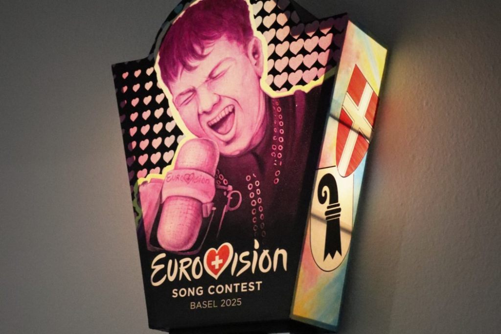 Mit JJ-Laterne und Fasnachtsmärschen: Basel übergibt den ESC an Wien