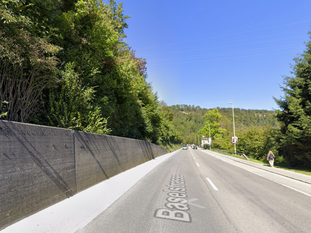 Wegen Steinschlagsicherung: Baslerstrasse in Dittingen zwei Wochen einspurig