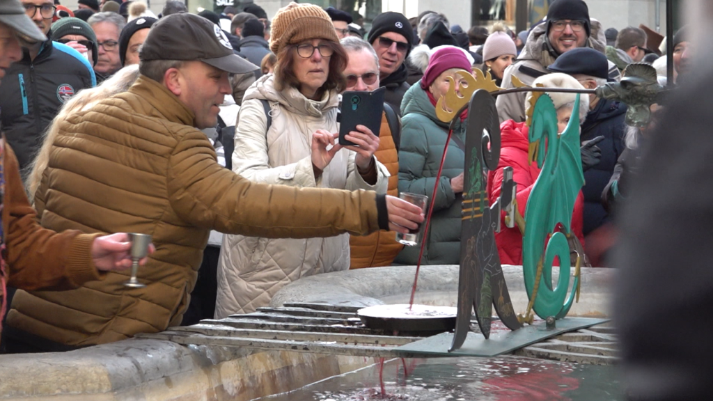 Wein statt Wasser: Auf dem Münsterberg wird auf das neue Jahr angestossen