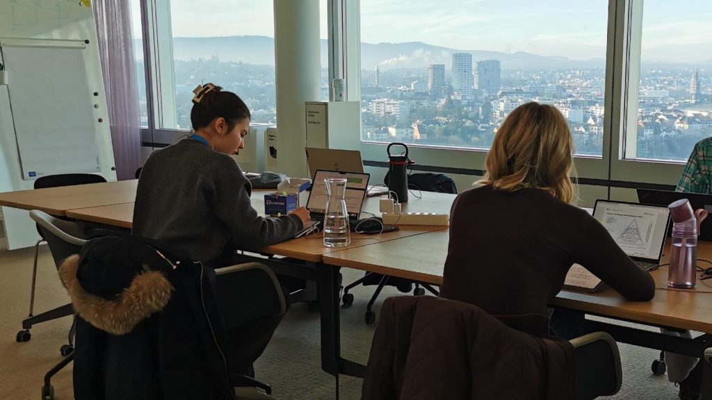 Rocheturm statt Uni: Studierende lernen hoch über Basel