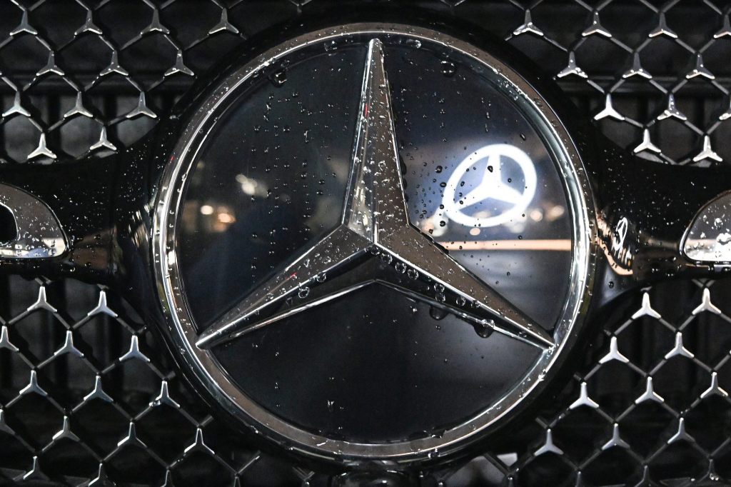 Gewinn bei Mercedes um knapp die Hälfte eingebrochen