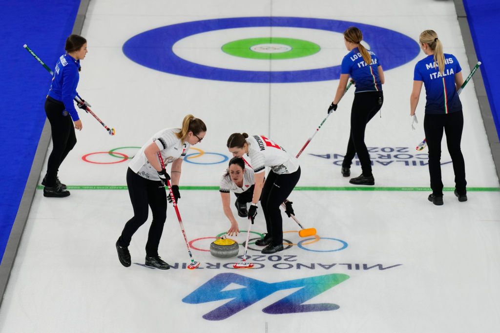Schweizer Curlerinnen mit Start nach Mass