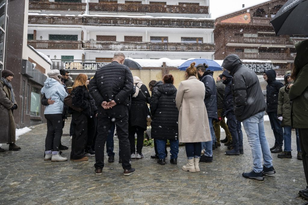 Dutzende an Gedenkfeier in Crans-Montana