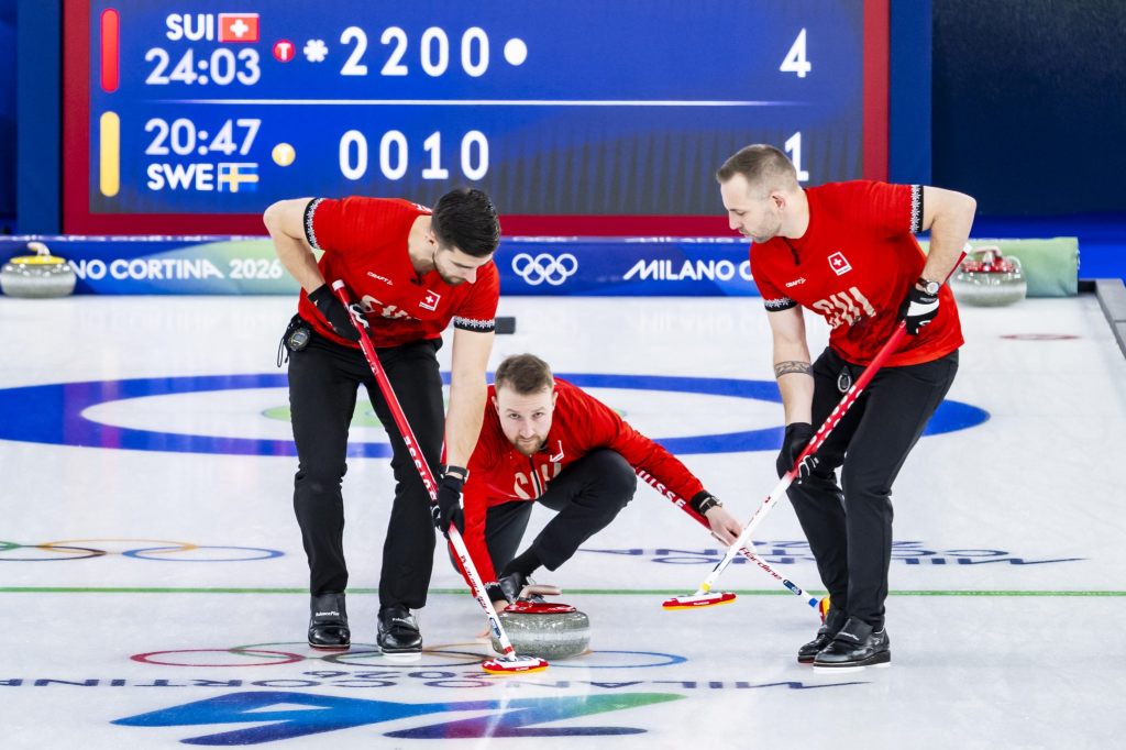 Schweizer Curler stehen vorzeitig in den Halbfinals