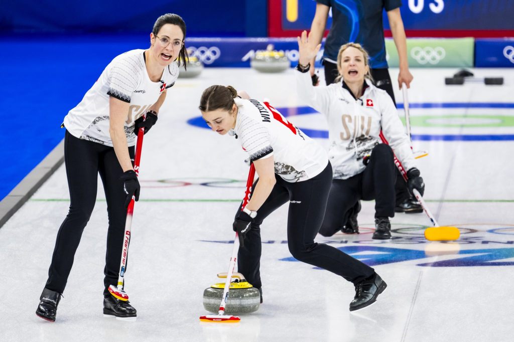Schweizer Curlerinnen stehen im Halbfinal