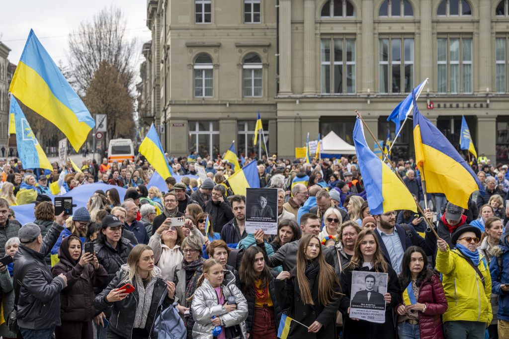 In Bern demonstrieren über 1000 Personen für die Ukraine