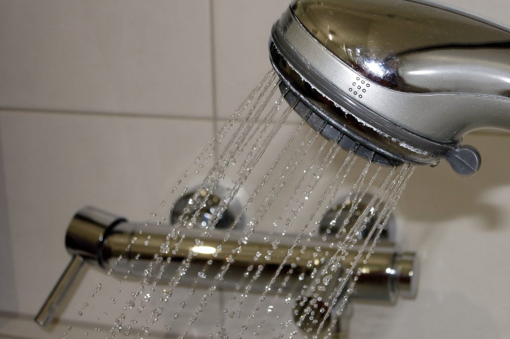 Teils massive Legionellen-Belastung in Basler Duschen festgestellt