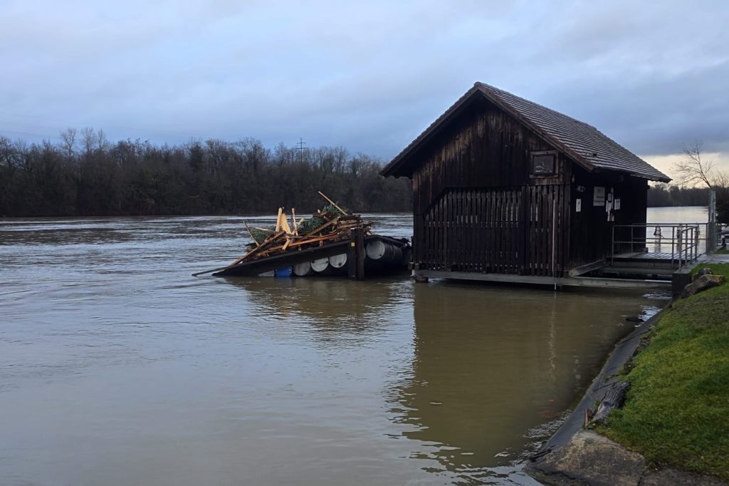 Kaiseraugster Fasnachtsfeuer ins Wasser gefallen