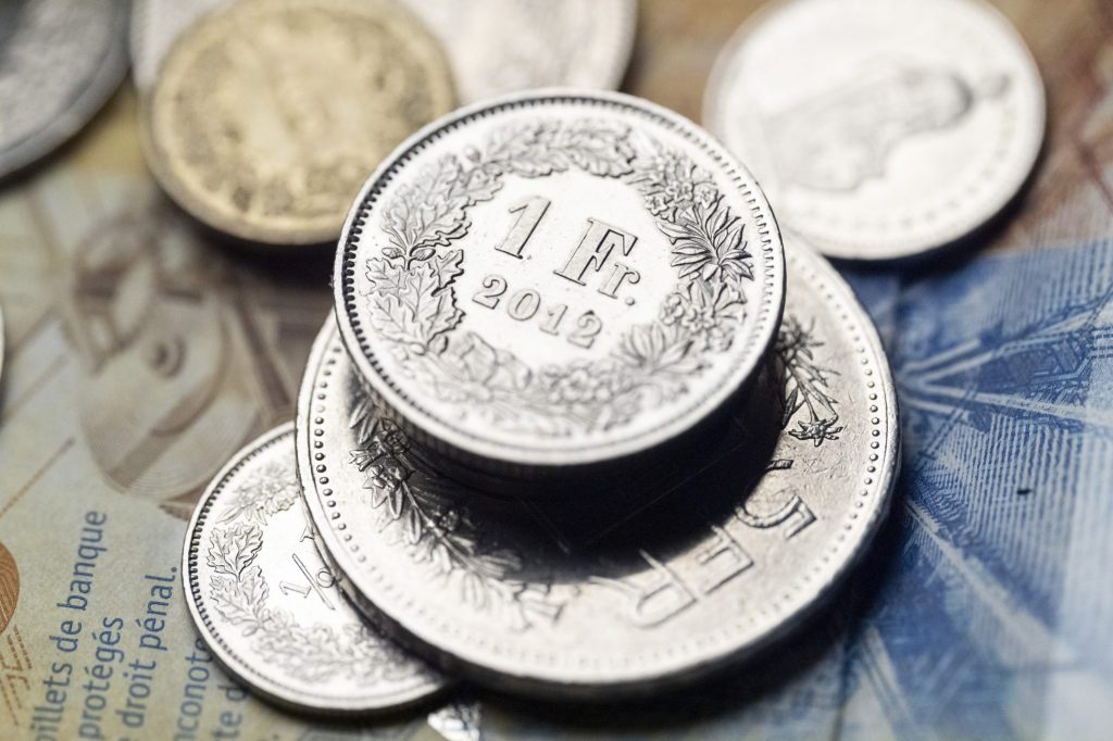 Gegenentwurf zur Bargeld-Initiative klar angenommen