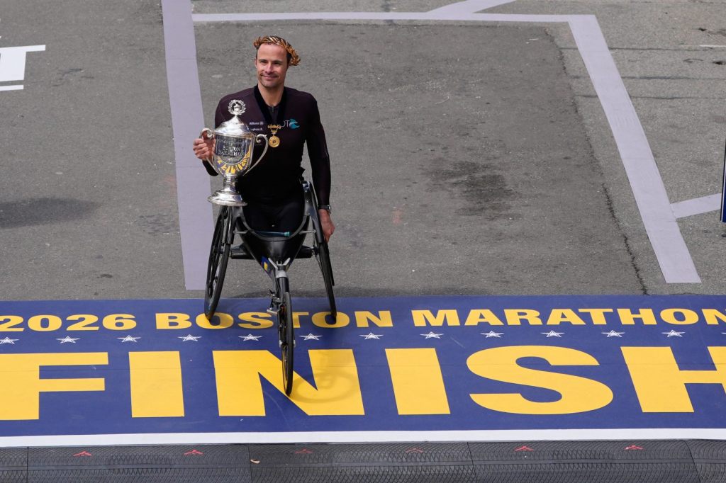 Hug gewinnt Boston-Marathon erneut