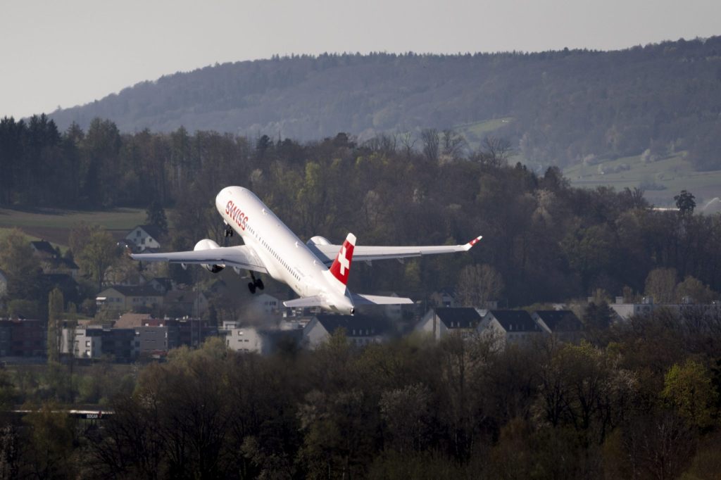 Schweizer Bevölkerung tendiert zu Flugstolz statt Flugscham