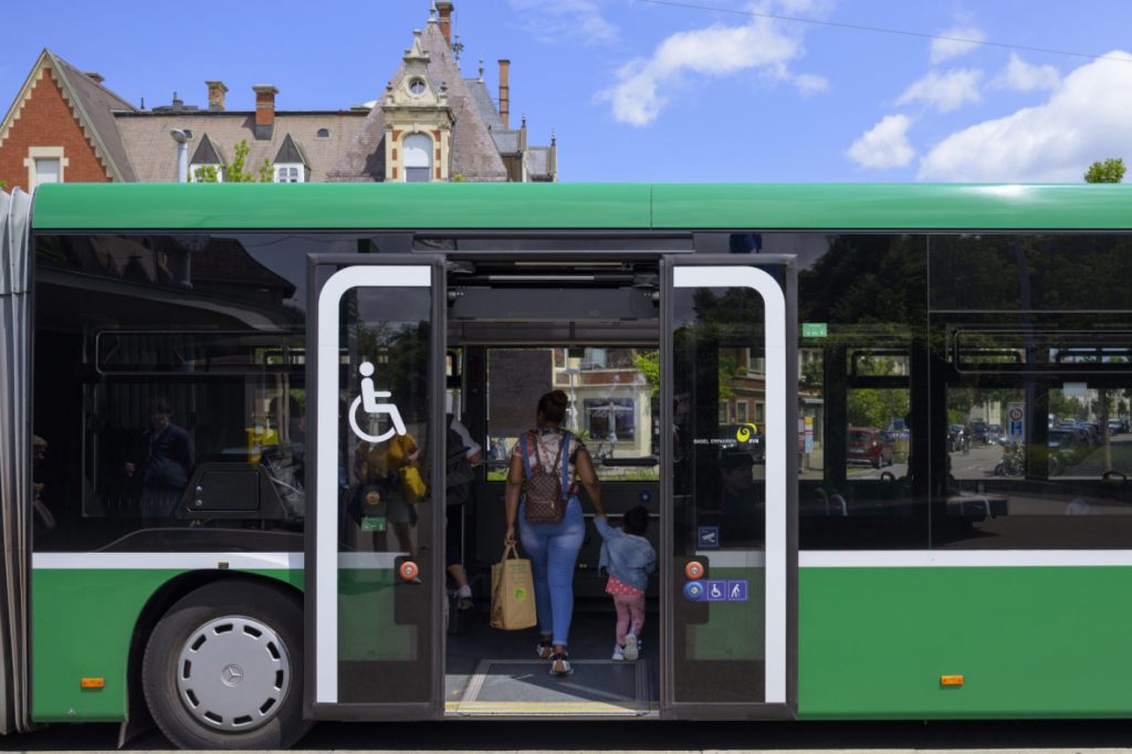 Neue Busspur auf der Birsstrasse in Basel gegen Verspätungen