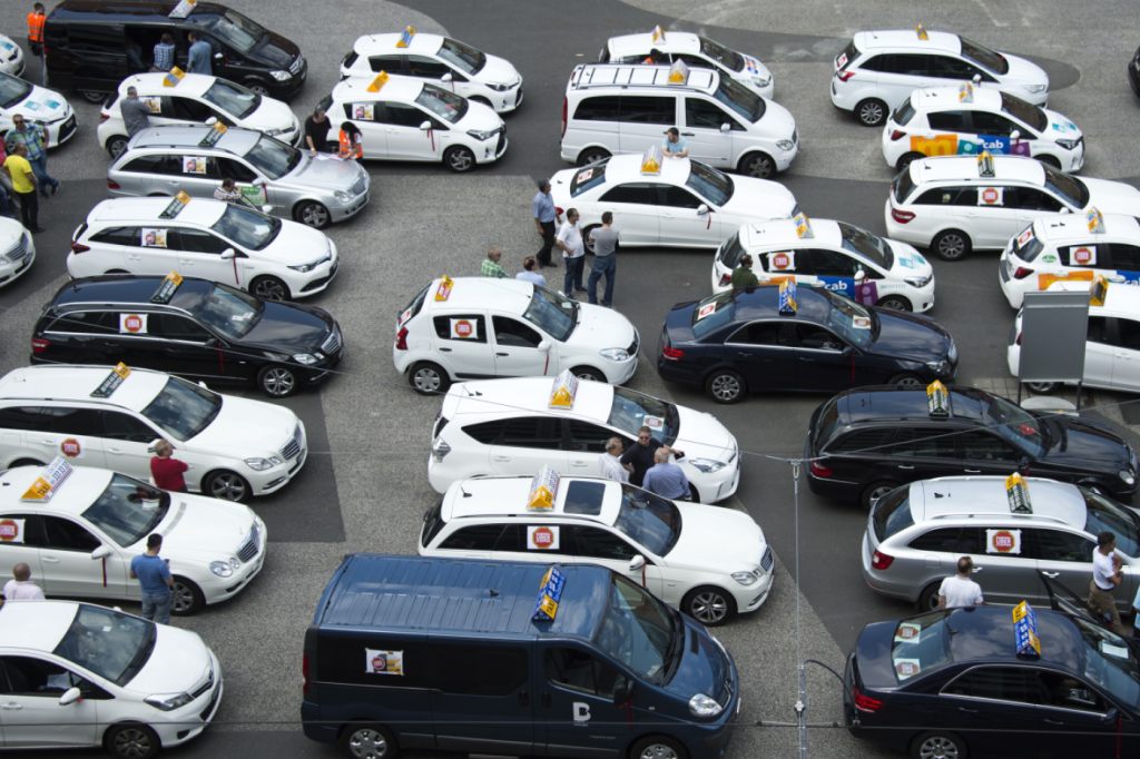 Basler Regierung muss in einem Jahr Uber und Taxis gleichstellen
